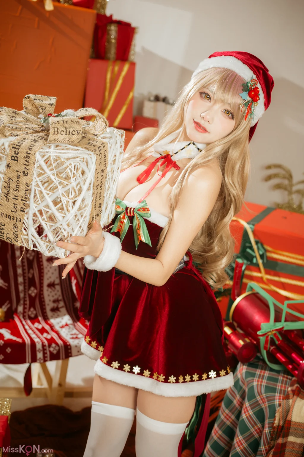 Coser@是一只熊仔吗: Nikke胜利女神 艾玛圣诞 (40 photos)