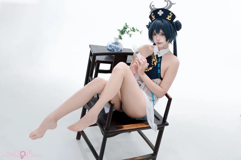 Coser@君颜圆又圆: 蔚蓝档案 龙华妃咲 护士 (100 photos + 1 video)