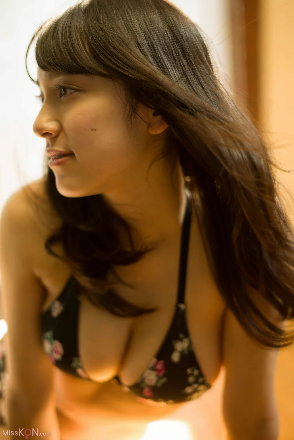 [JP] Tomaru Sayaka (都丸紗也華): FLASHデジタル写真集 ストライク☆バスト！ (61 photos) – Page 2