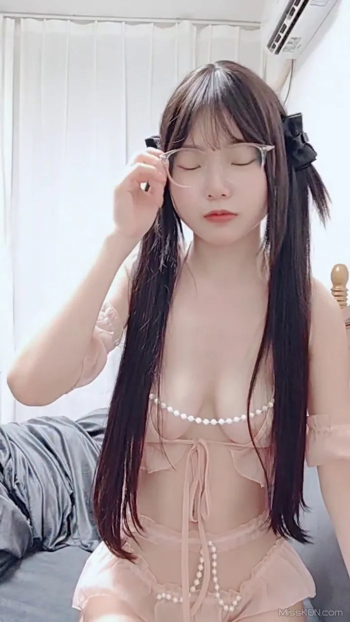 栗子喵: 眼镜嫩妹14部 榨精小靓仔 #02 (44 photos + 8 videos) – Page 2
