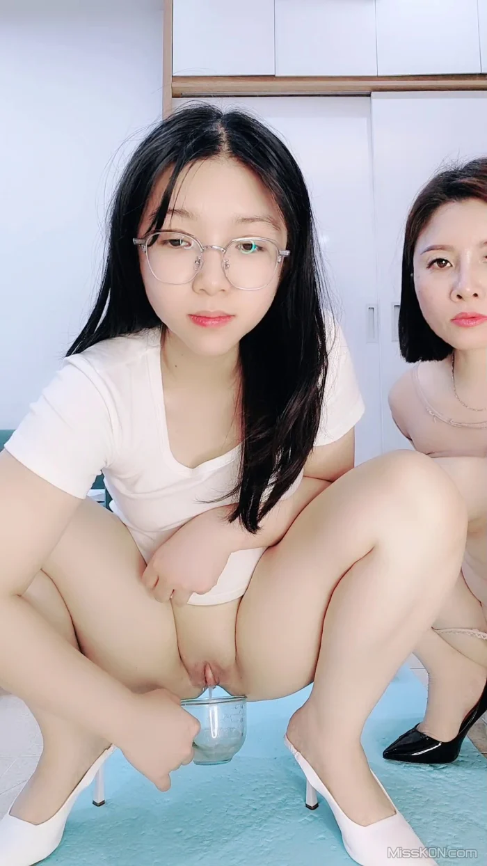 母女花: 极品双女战一男 母女侍情夫 (51 photos + 4 videos) – Page 2