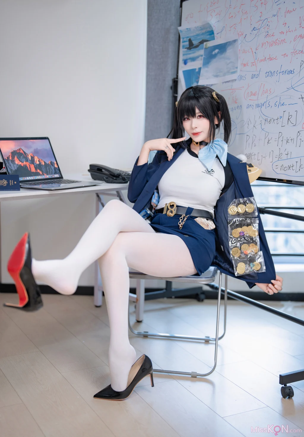 Coser@轩萧学姐: Nikke胜利女神 索拉 (50 photos)