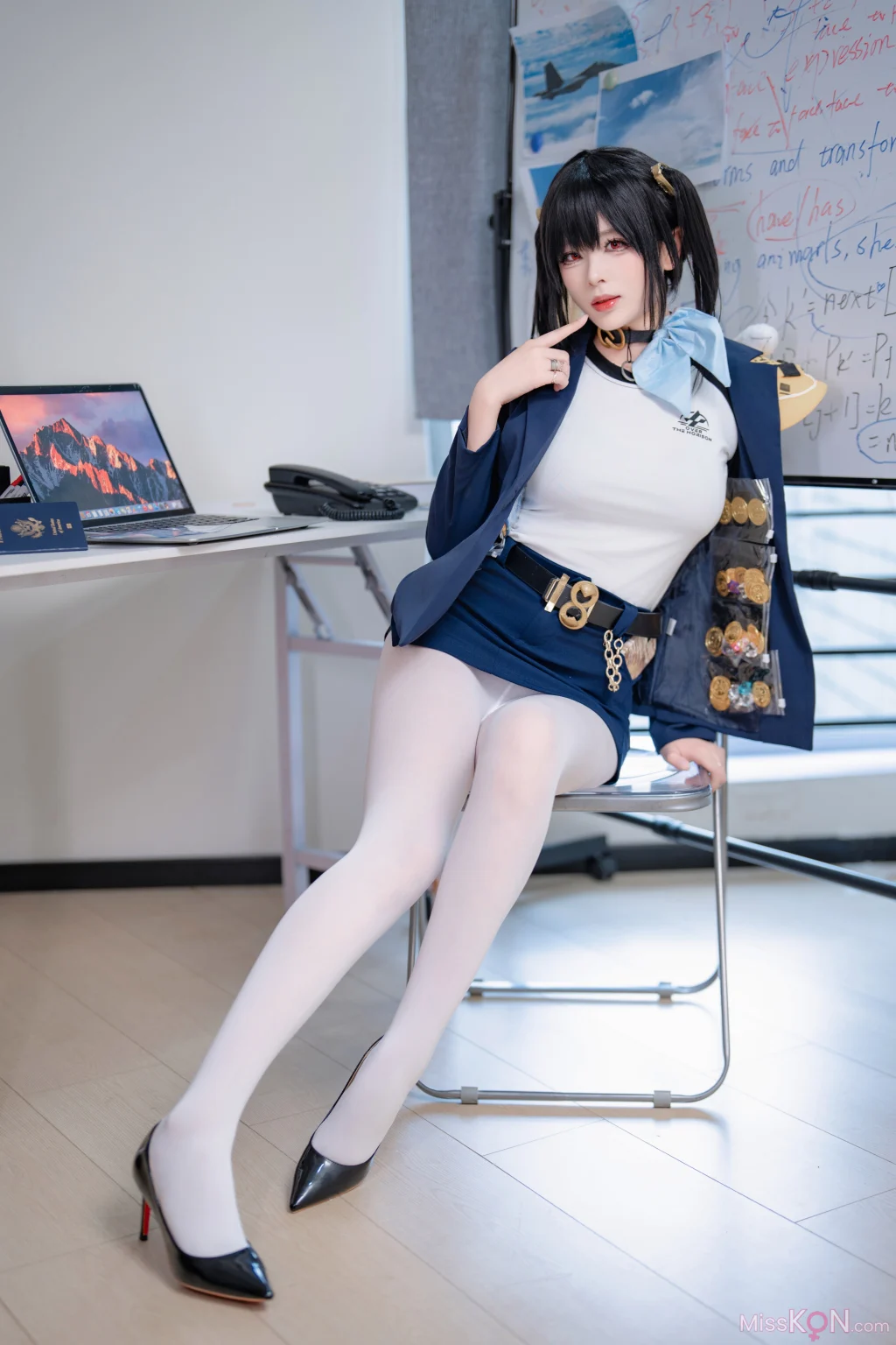 Coser@轩萧学姐: Nikke胜利女神 索拉 (50 photos)