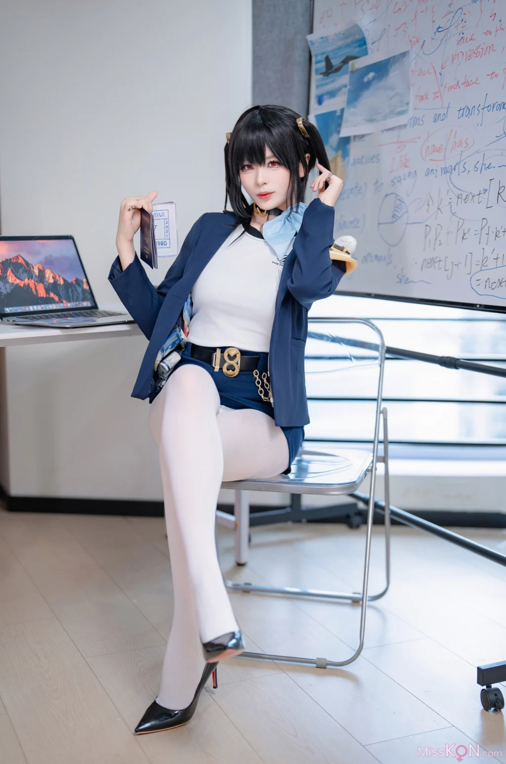 Coser@轩萧学姐: Nikke胜利女神 索拉 (50 photos)
