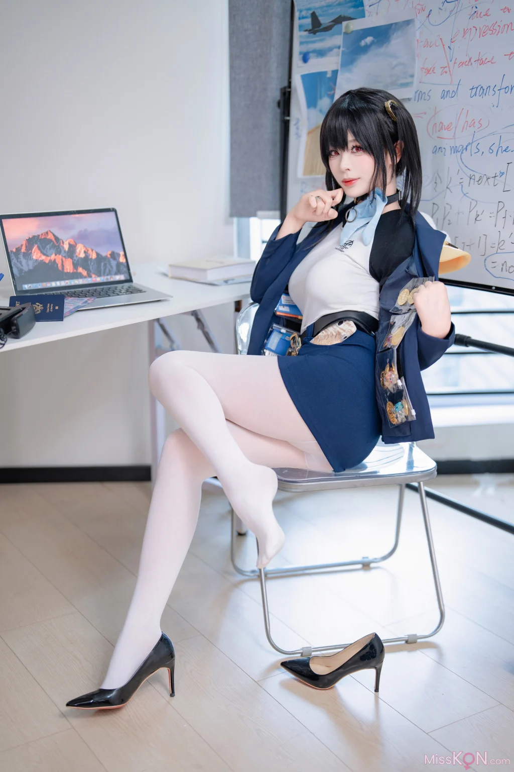 Coser@轩萧学姐: Nikke胜利女神 索拉 (50 photos)