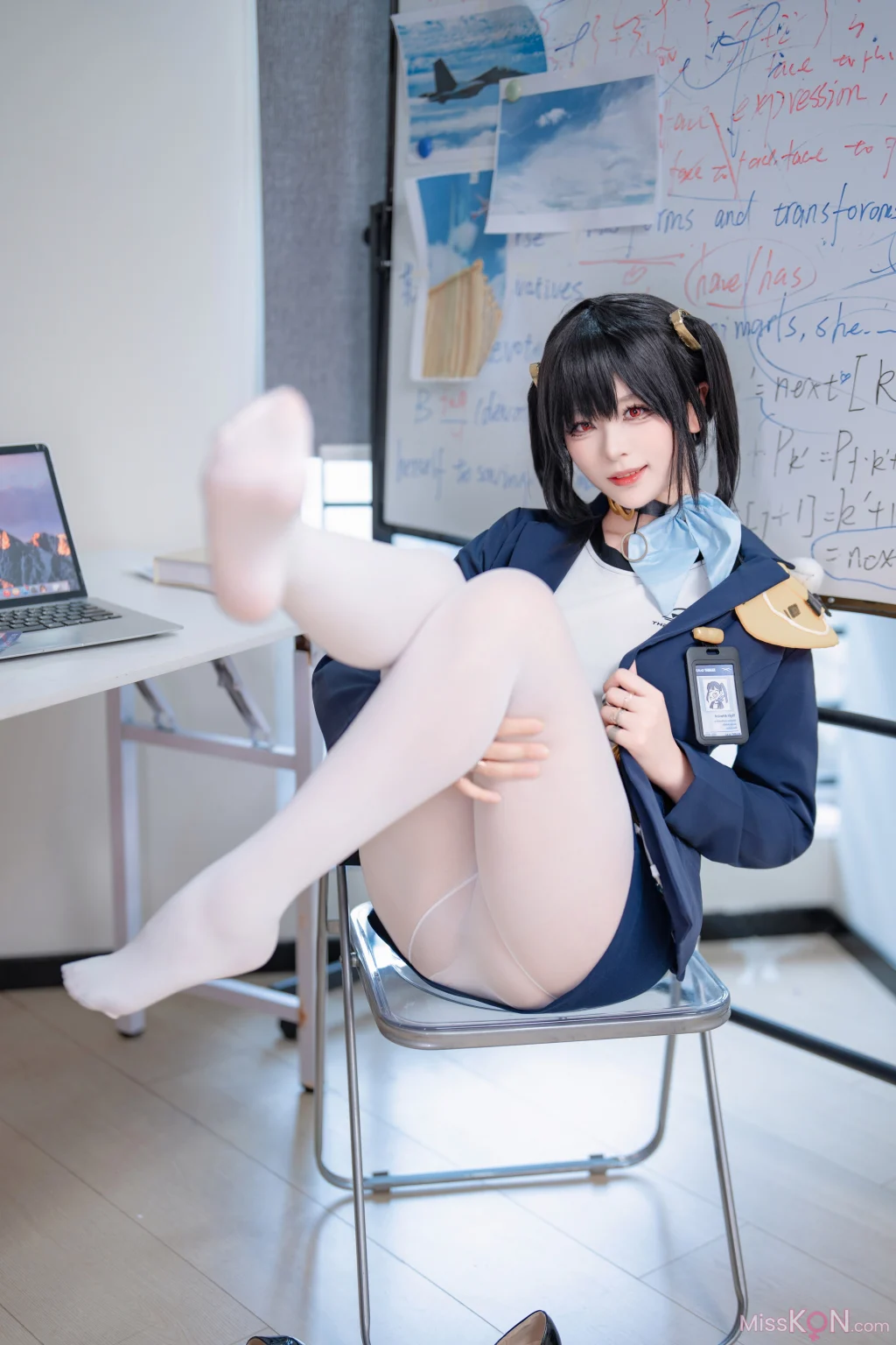 Coser@轩萧学姐: Nikke胜利女神 索拉 (50 photos)