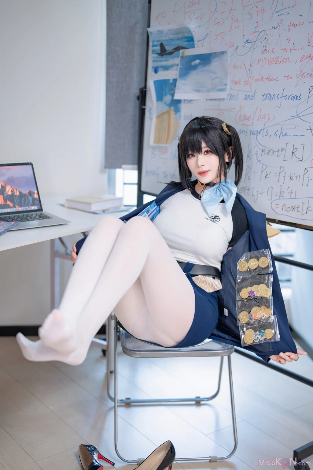 Coser@轩萧学姐: Nikke胜利女神 索拉 (50 photos)