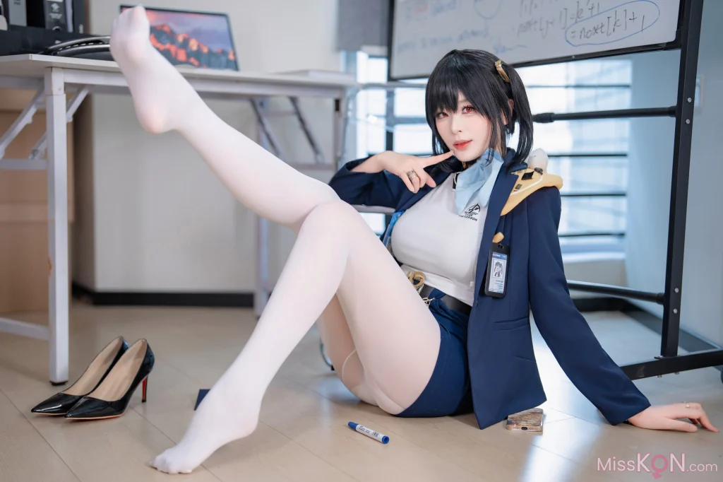 Coser@轩萧学姐: Nikke胜利女神 索拉 (50 photos)