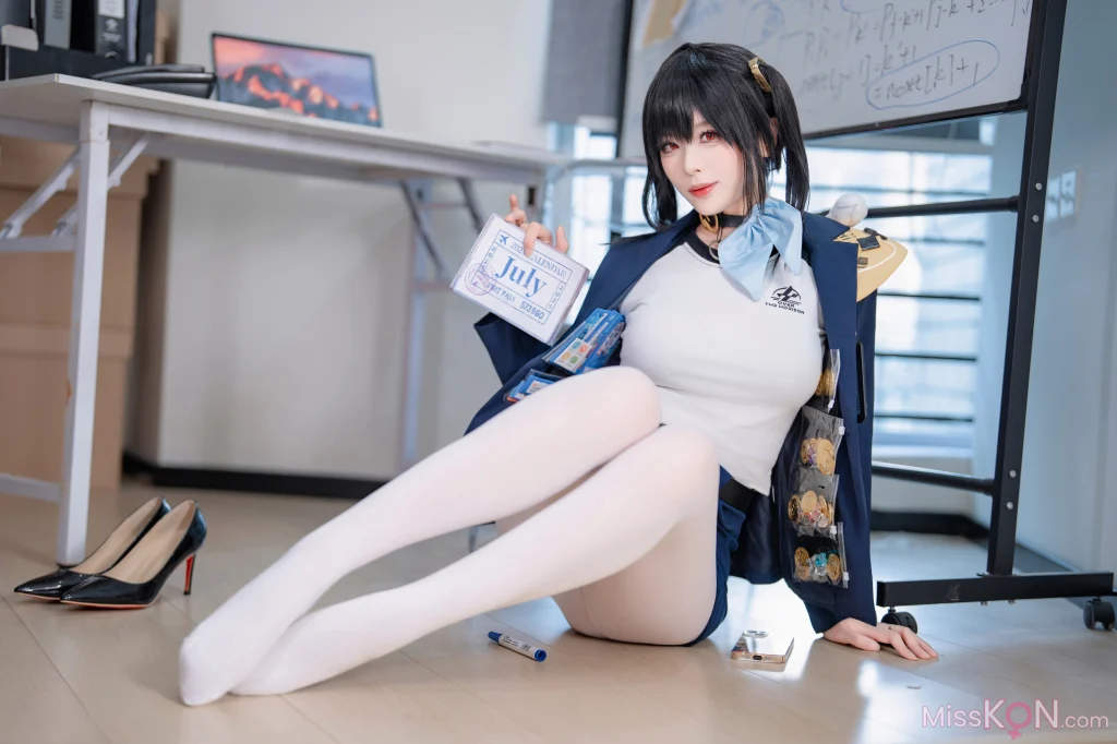 Coser@轩萧学姐: Nikke胜利女神 索拉 (50 photos)