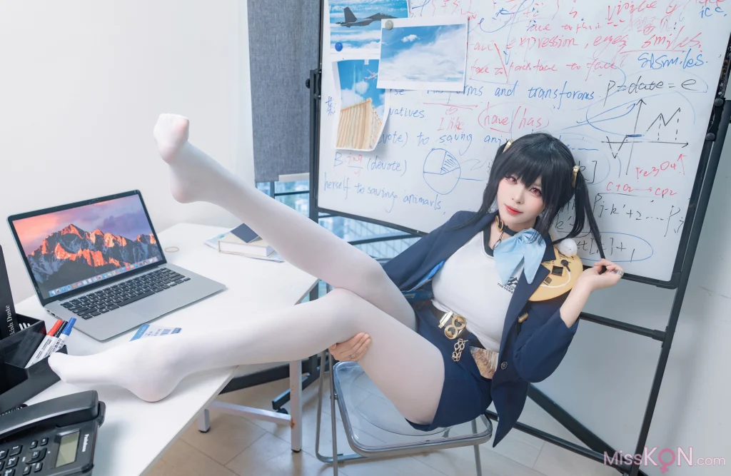 Coser@轩萧学姐: Nikke胜利女神 索拉 (50 photos) – Page 2