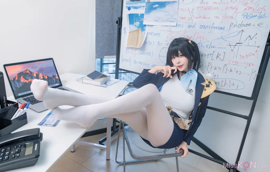Coser@轩萧学姐: Nikke胜利女神 索拉 (50 photos) – Page 2
