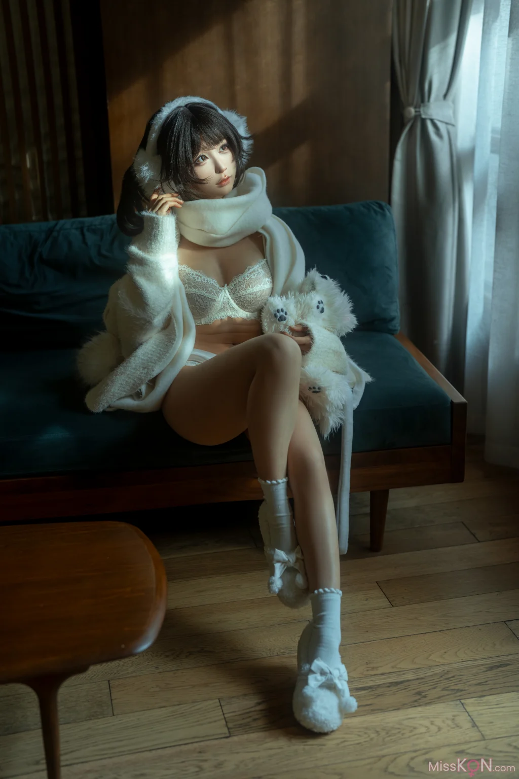 Coser@蠢沫沫 (chunmomo): 白毛衣 (18 photos + 1 video)