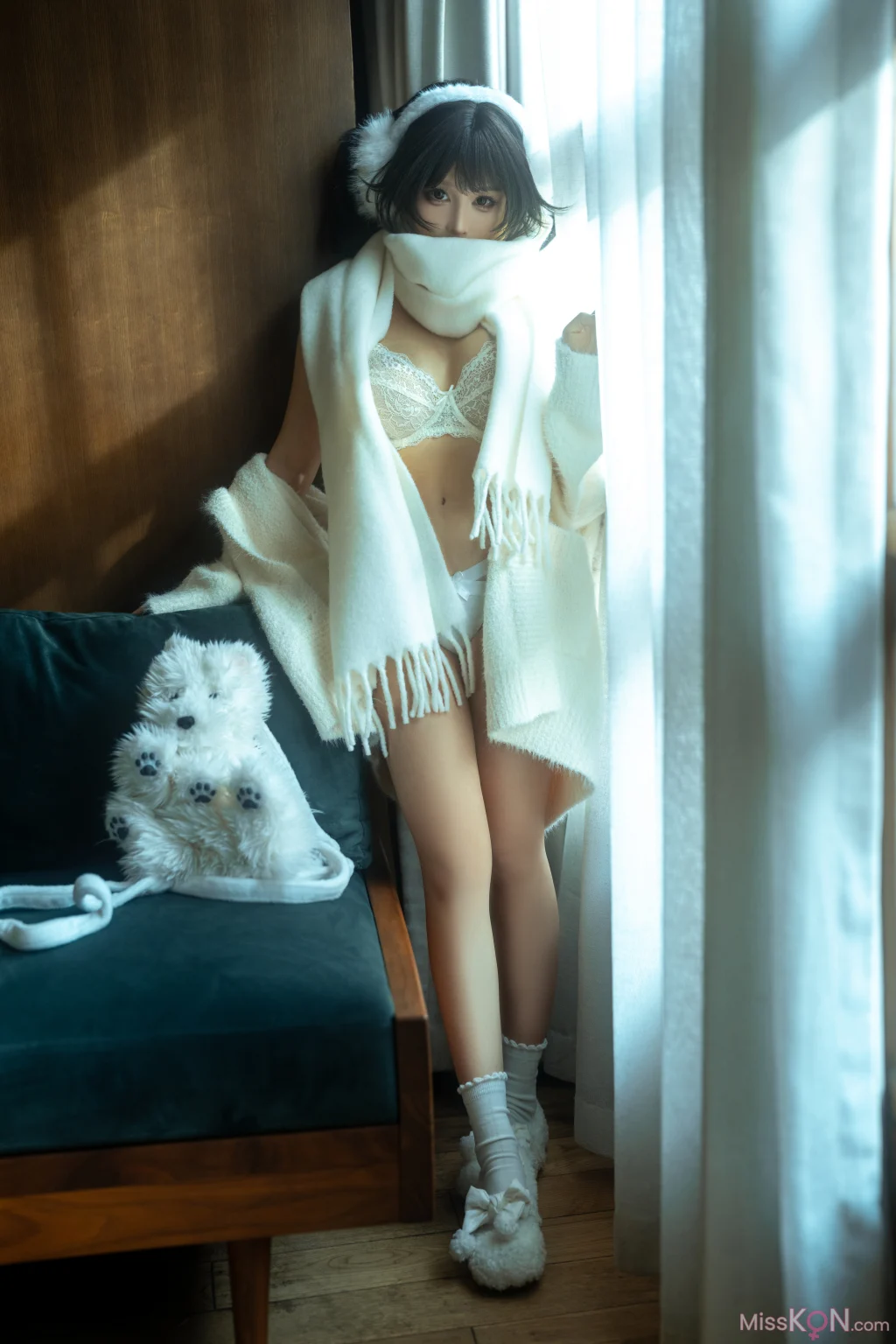Coser@蠢沫沫 (chunmomo): 白毛衣 (18 photos + 1 video)
