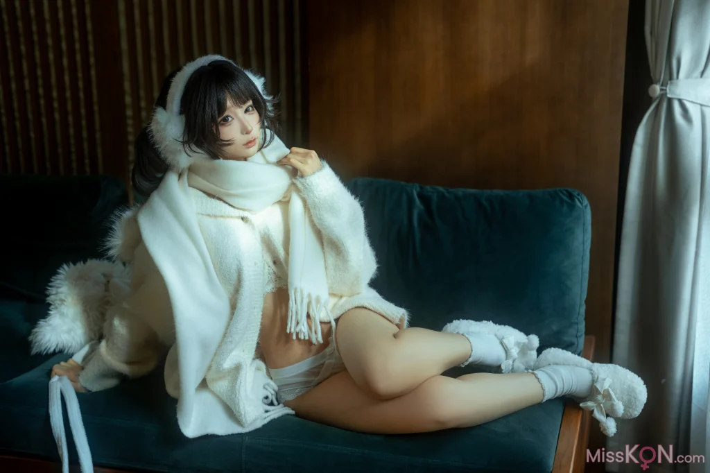 Coser@蠢沫沫 (chunmomo): 白毛衣 (18 photos + 1 video)