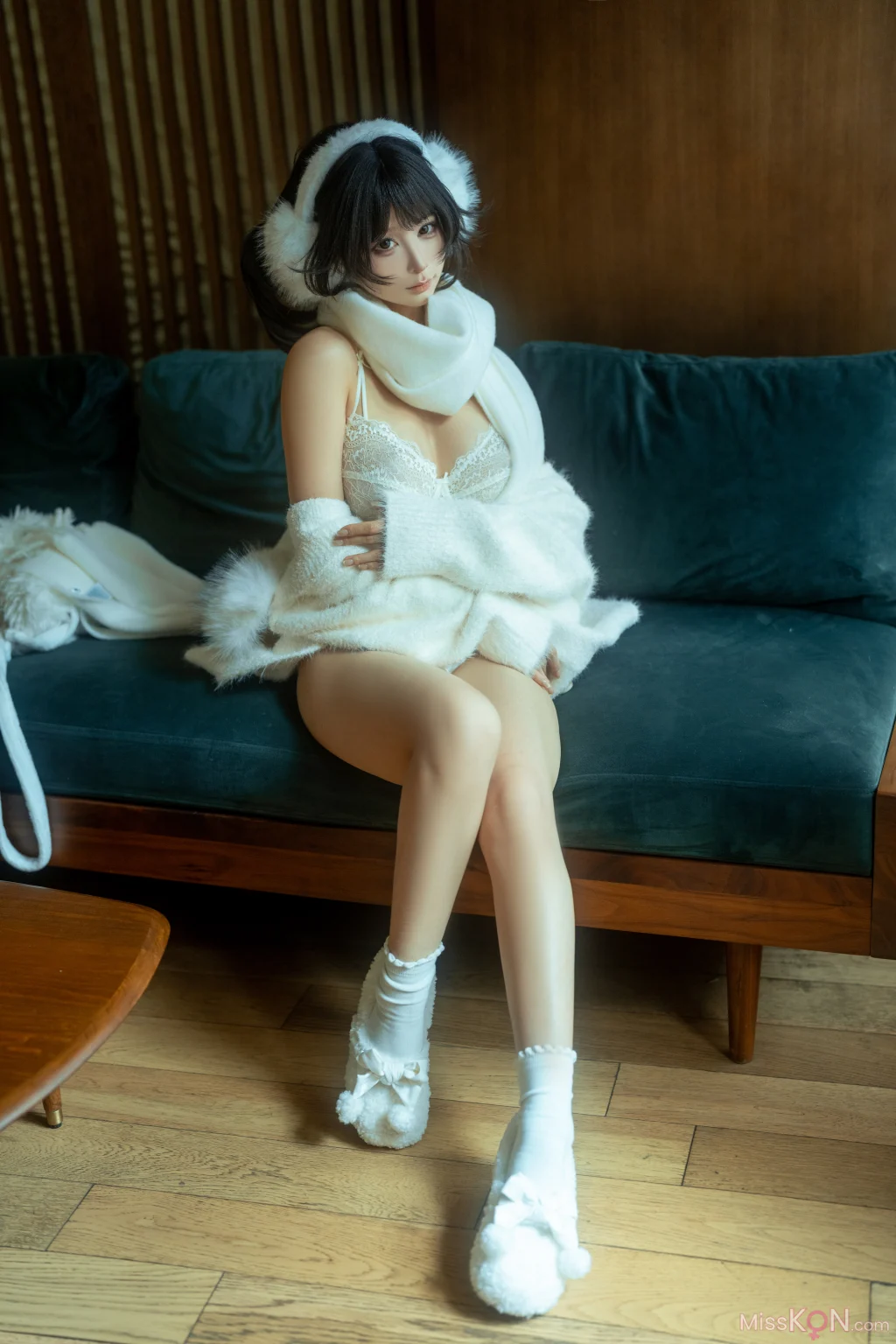 Coser@蠢沫沫 (chunmomo): 白毛衣 (18 photos + 1 video)