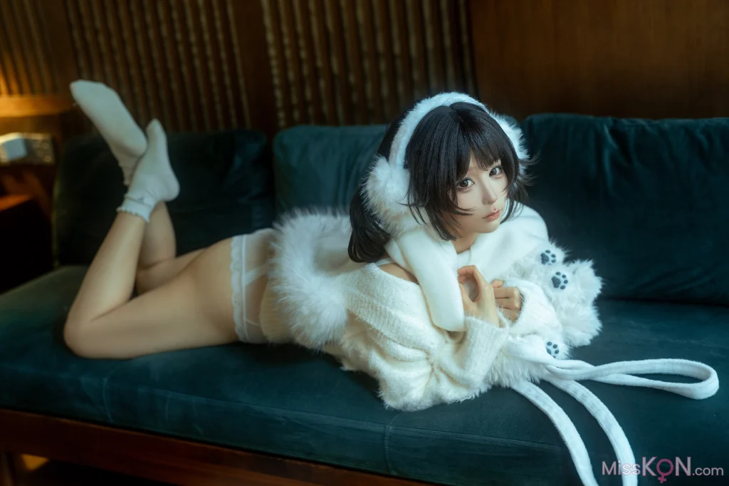 Coser@蠢沫沫 (chunmomo): 白毛衣 (18 photos + 1 video)