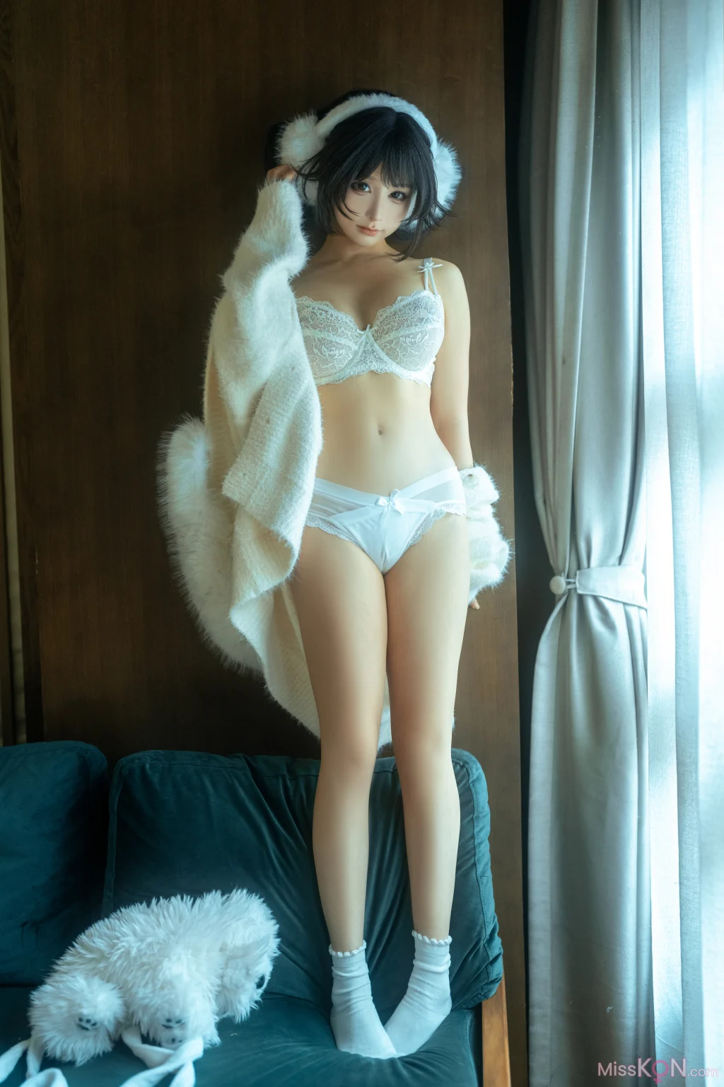 Coser@蠢沫沫 (chunmomo): 白毛衣 (18 photos + 1 video)