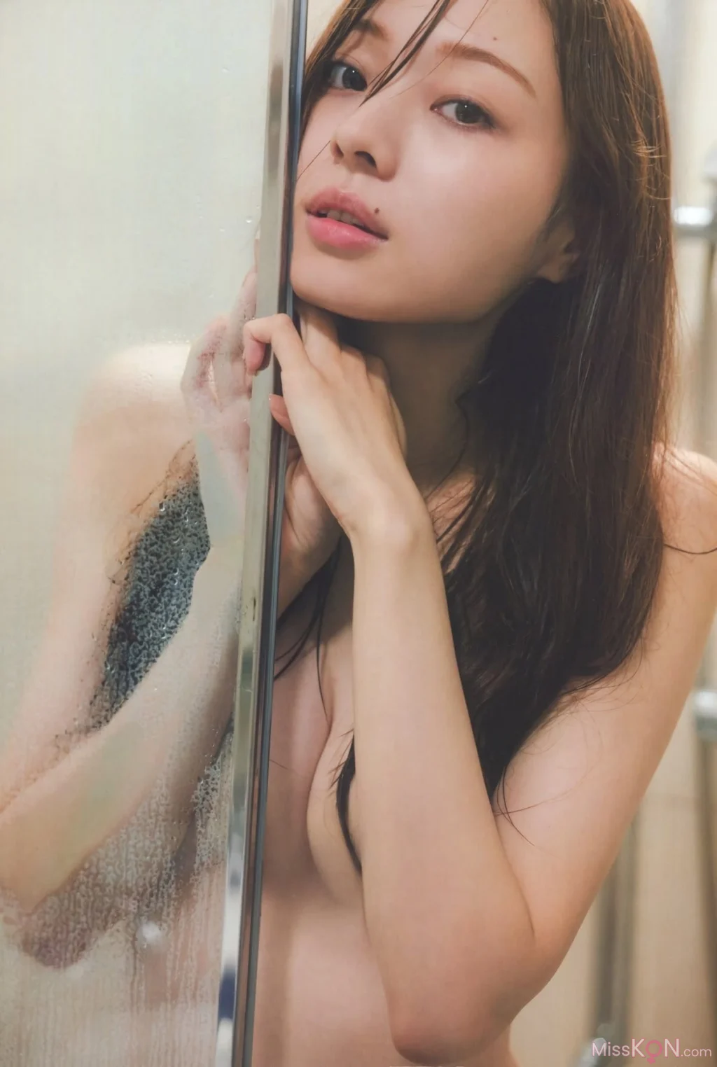 [JP] Minami Umezawa (梅澤美波): 乃木坂46 梅澤美波 2nd写真集 透明な覚悟 (194 photos)