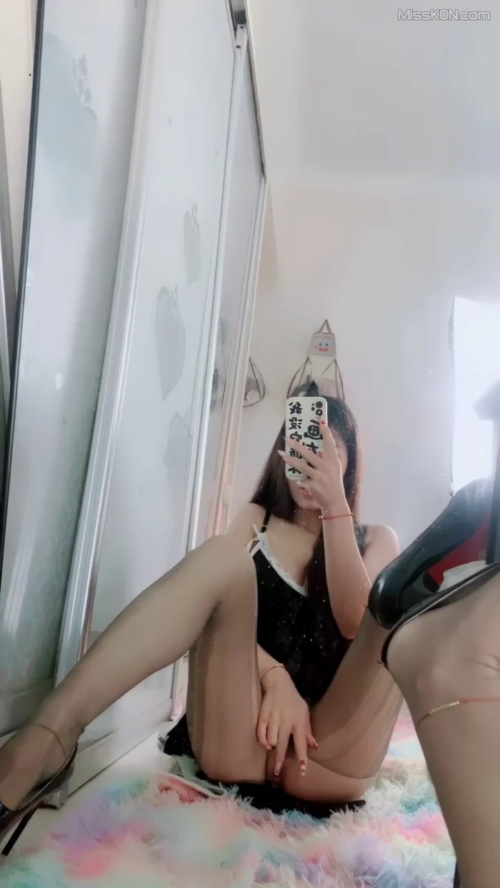 小肉丸子: 巨乳绿茶主播福利视频 (68 photos + 24 videos) – Page 3