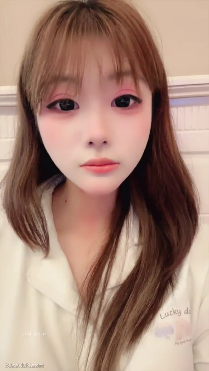 西不西: 顶级校花 舌吻吃鸡 (20 photos + 7 videos)