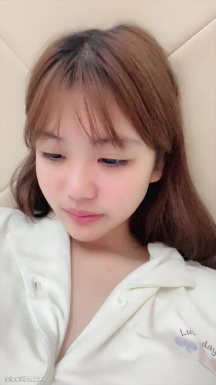 西不西: 顶级校花 舌吻吃鸡 (20 photos + 7 videos)