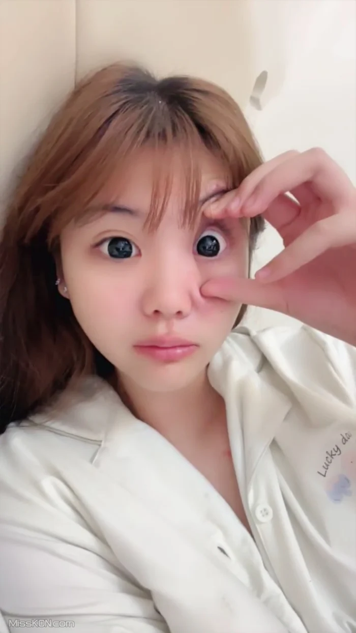 西不西: 顶级校花 舌吻吃鸡 (20 photos + 7 videos)