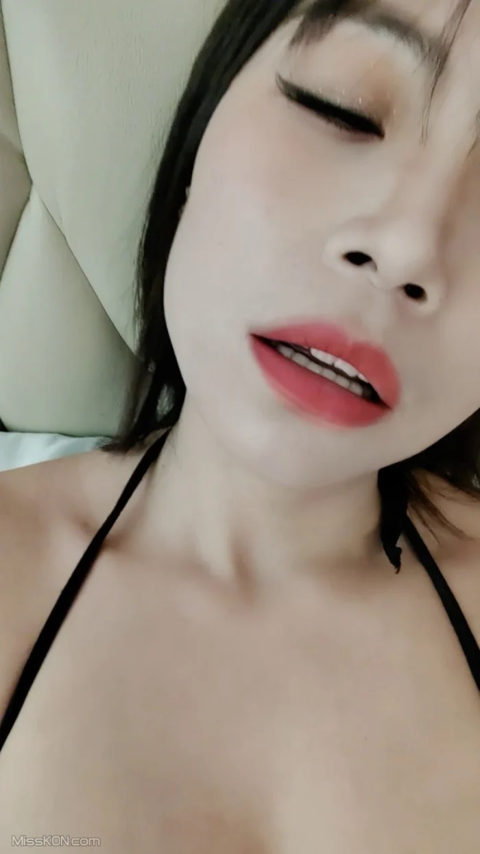 晓晓: 抖音极品大奶御姐 高跟黑丝 (36 photos + 2 videos)