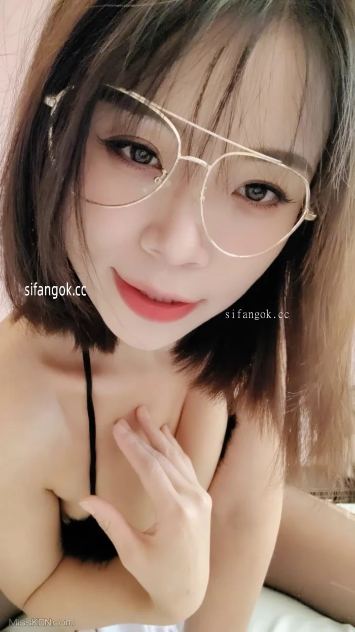 晓晓: 抖音极品大奶御姐 高跟黑丝 (36 photos + 2 videos) – Page 2
