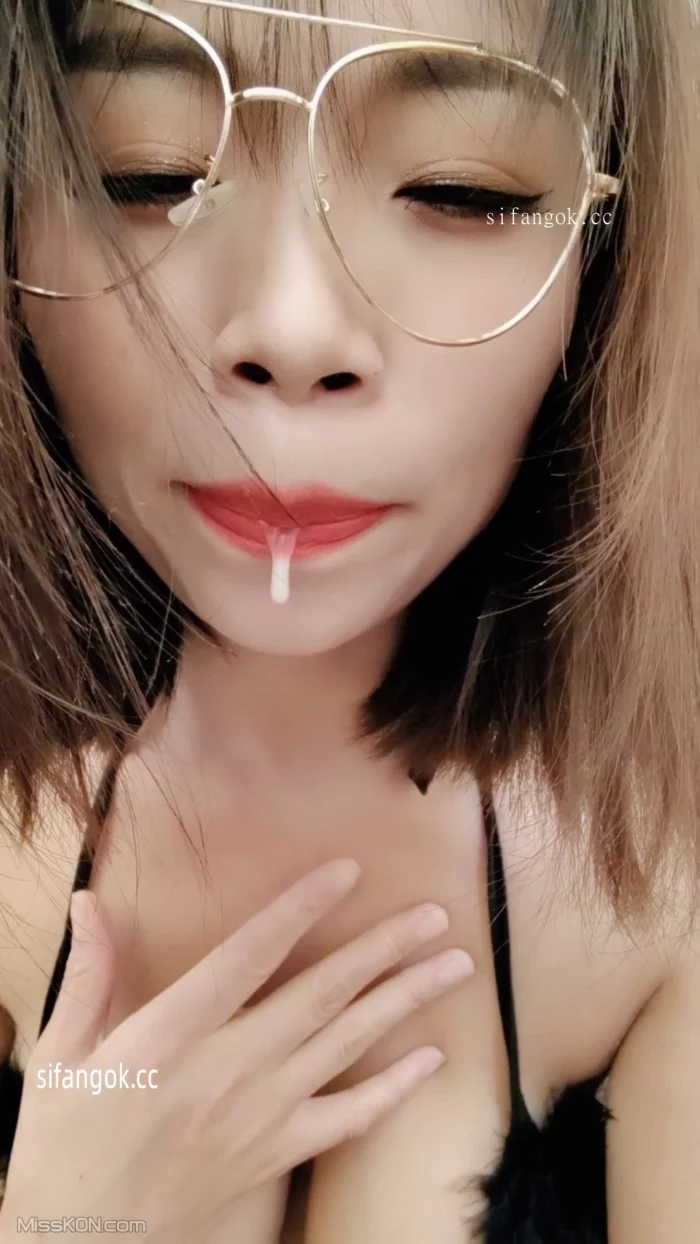 晓晓: 抖音极品大奶御姐 高跟黑丝 (36 photos + 2 videos) – Page 2