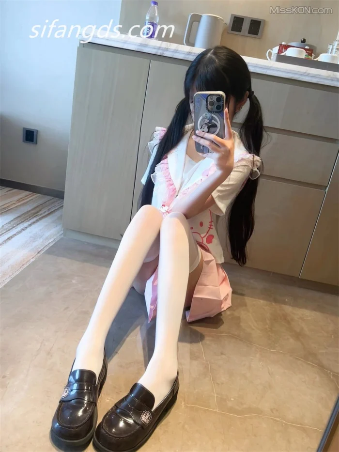 阳漾: X福利姬 角色扮演私拍 (182 photos + 40 videos)
