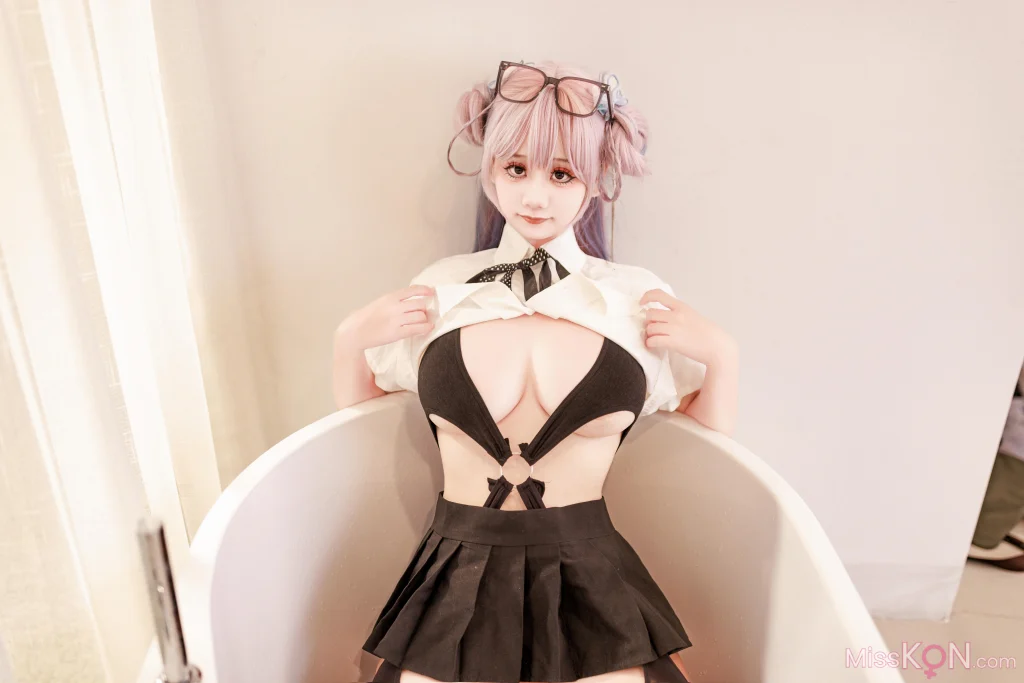 Coser@阿雪雪: 居家女高 (64 photos + 2 videos)