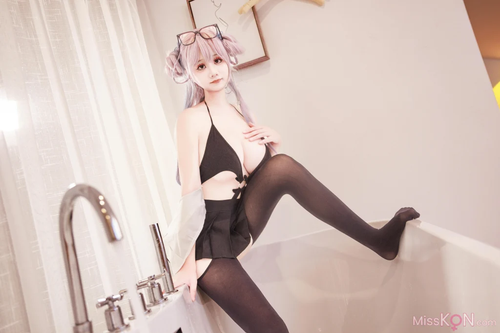 Coser@阿雪雪: 居家女高 (64 photos + 2 videos)