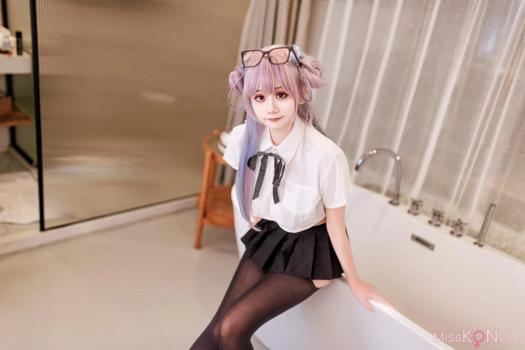 Coser@阿雪雪: 居家女高 (64 photos + 2 videos)