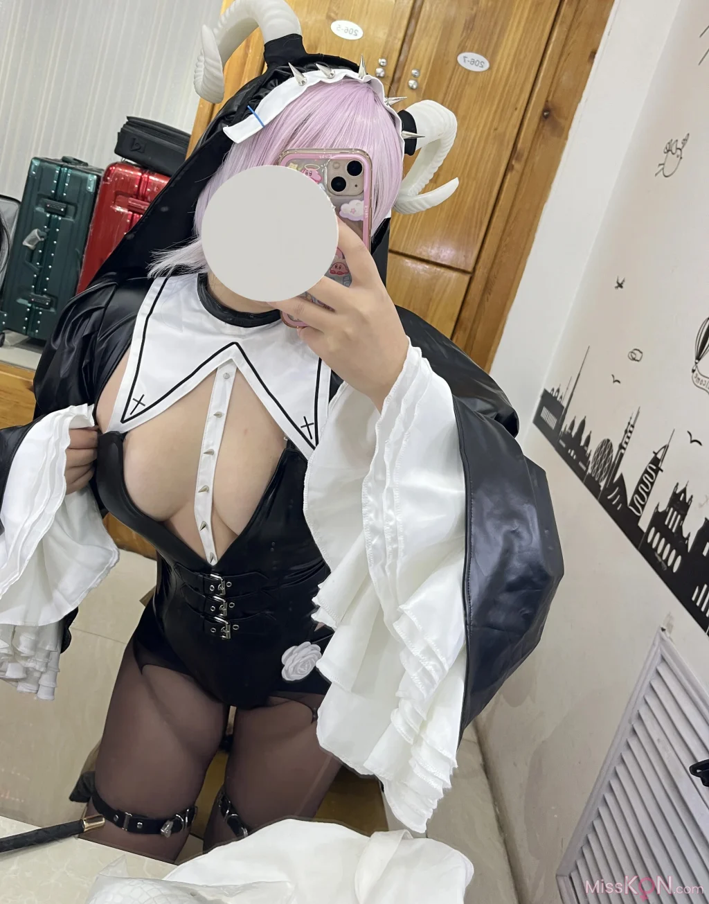 Coser@阿半今天很开心: 开裆裤恶魔 (75 photos + 2 videos) – Page 3