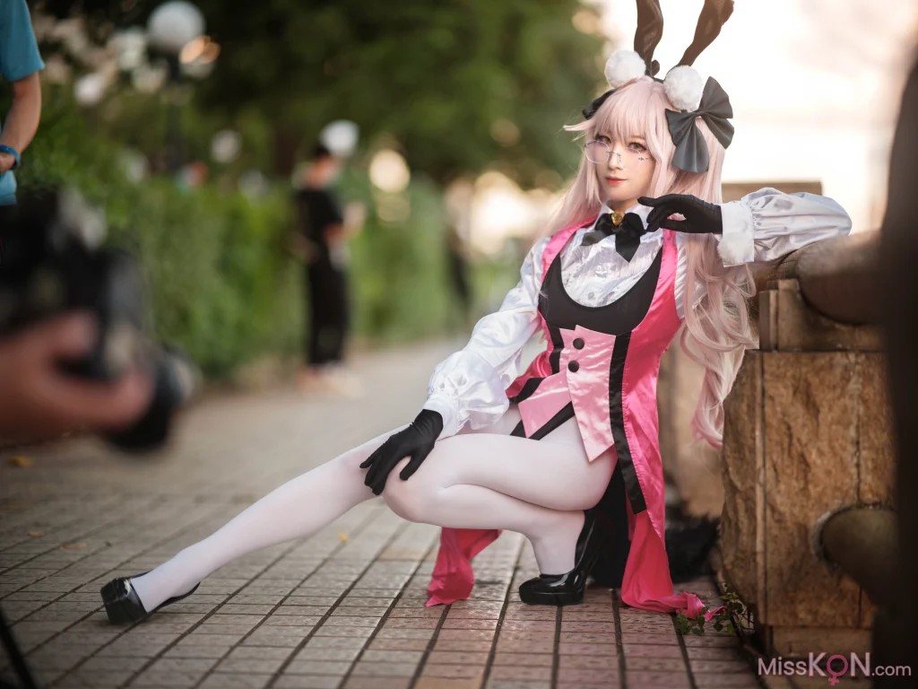 Coser@封疆疆v: FGO 光之高扬斯卡娅兔女郎场照 (27 photos)