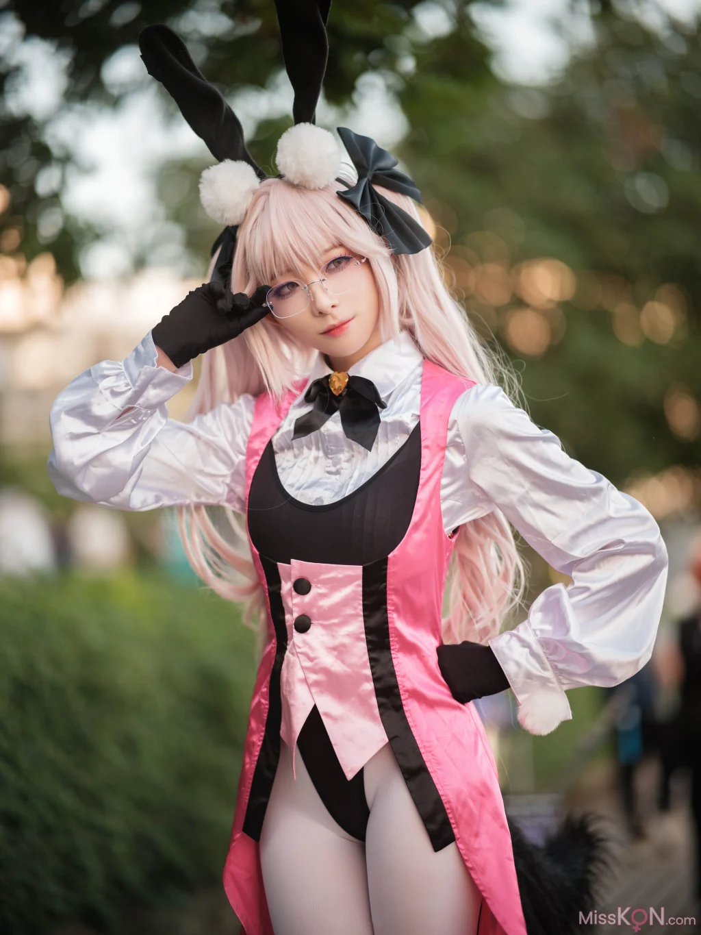 Coser@封疆疆v: FGO 光之高扬斯卡娅兔女郎场照 (27 photos)
