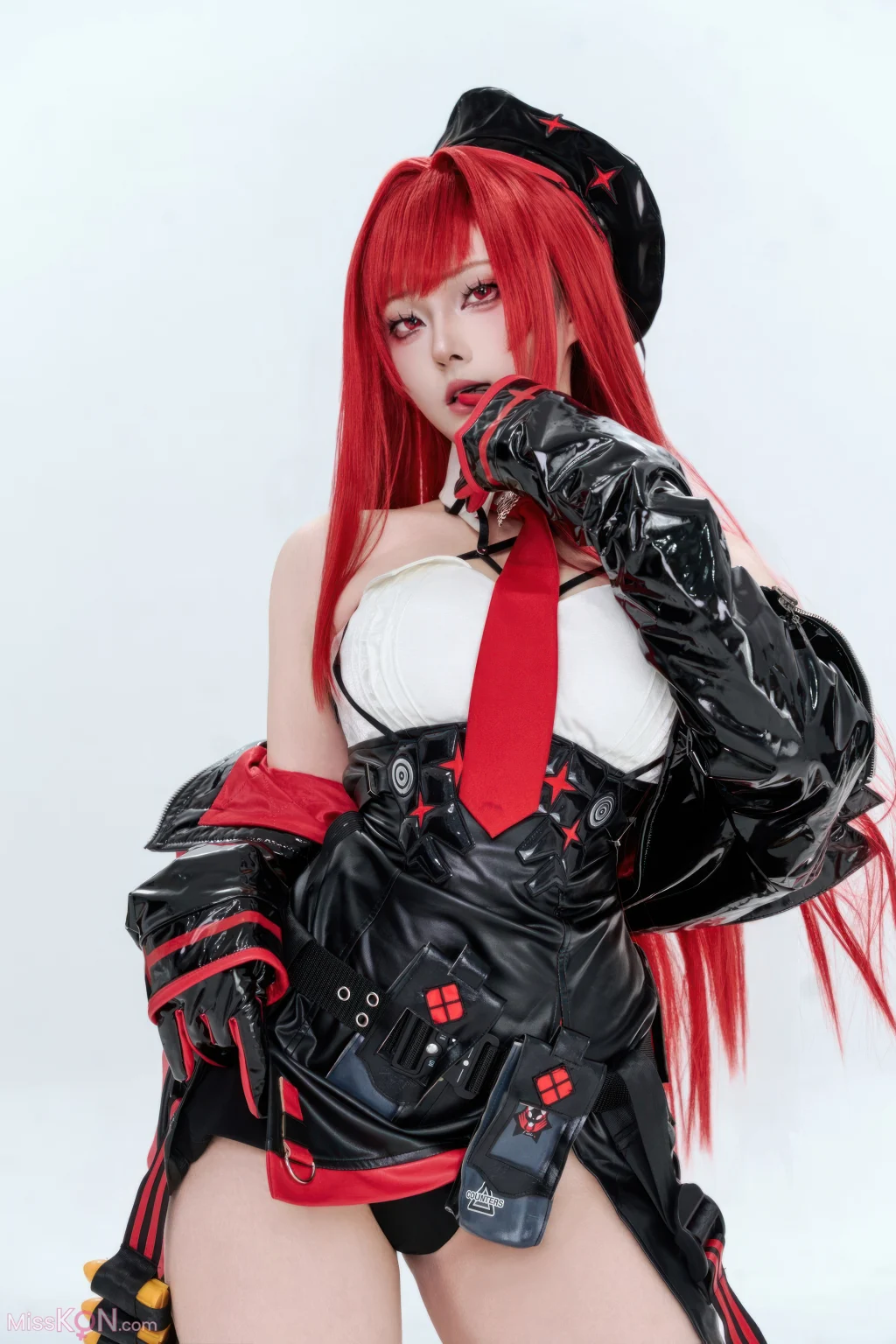 Coser@Natsuko夏夏子: Nikke胜利女神 拉毗·小红帽 (77 photos)