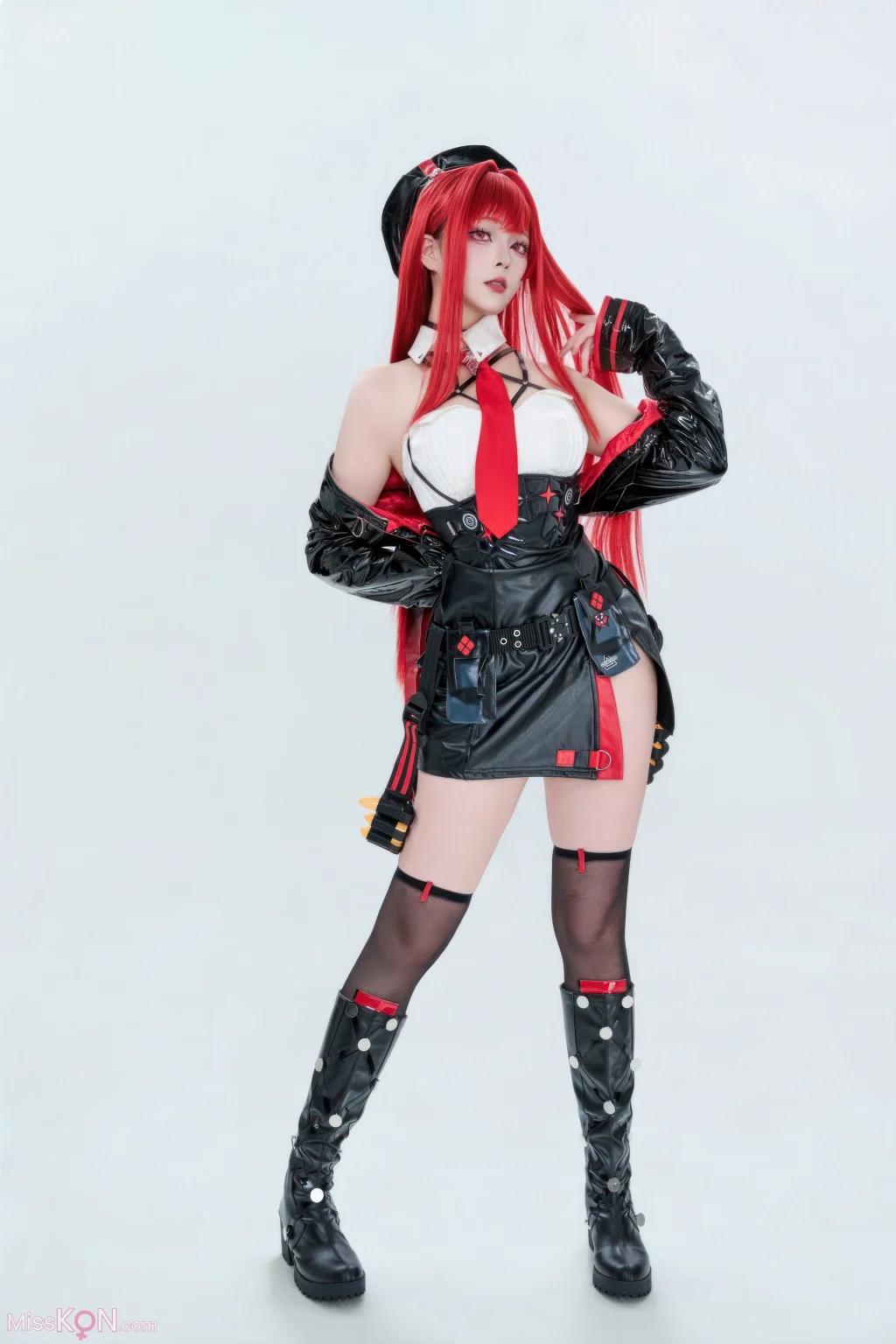 Coser@Natsuko夏夏子: Nikke胜利女神 拉毗·小红帽 (77 photos)