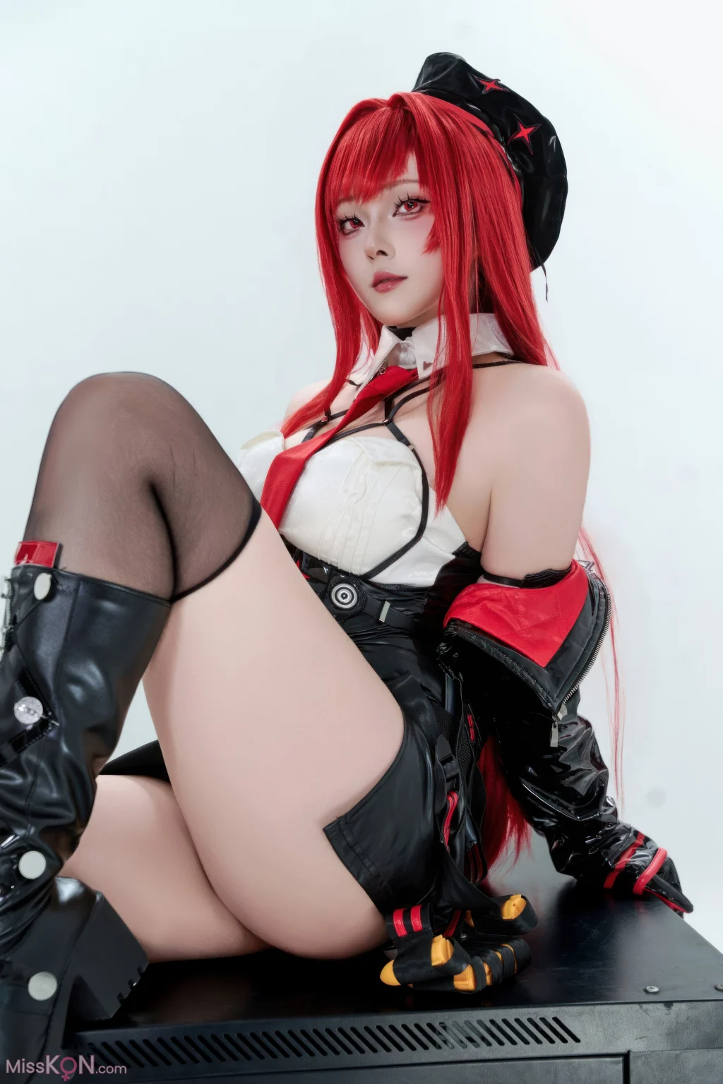 Coser@Natsuko夏夏子: Nikke胜利女神 拉毗·小红帽 (77 photos)