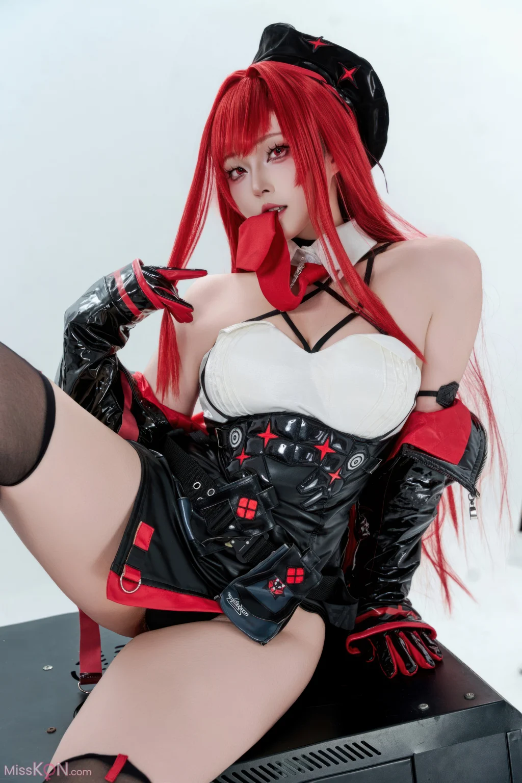Coser@Natsuko夏夏子: Nikke胜利女神 拉毗·小红帽 (77 photos)