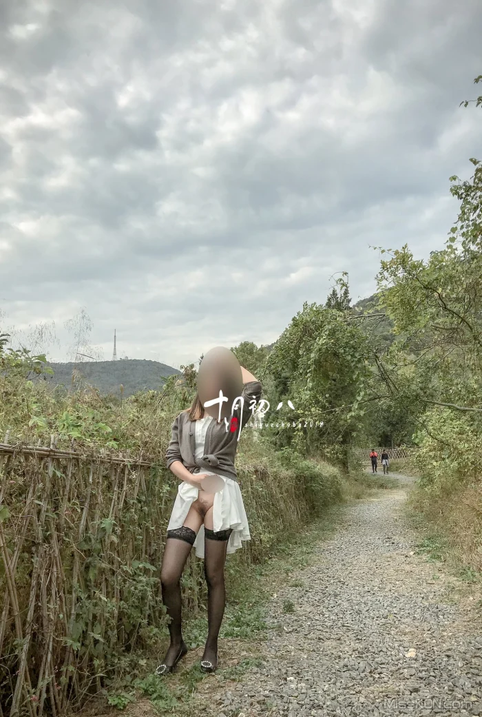 十月初八: 人前露出私拍合集 (645 photos + 8 videos) – Page 2