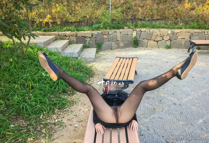 十月初八: 人前露出私拍合集 (645 photos + 8 videos) – Page 2