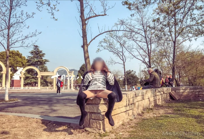 十月初八: 人前露出私拍合集 (645 photos + 8 videos) – Page 3