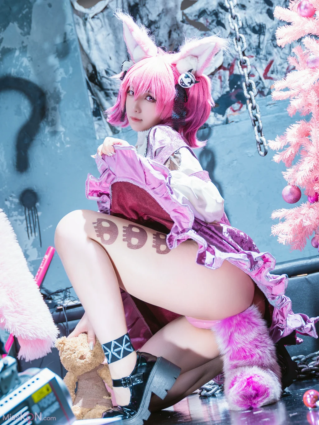 Coser@小和甜酒: 明日方舟-巫恋 (44 photos + 1 video)
