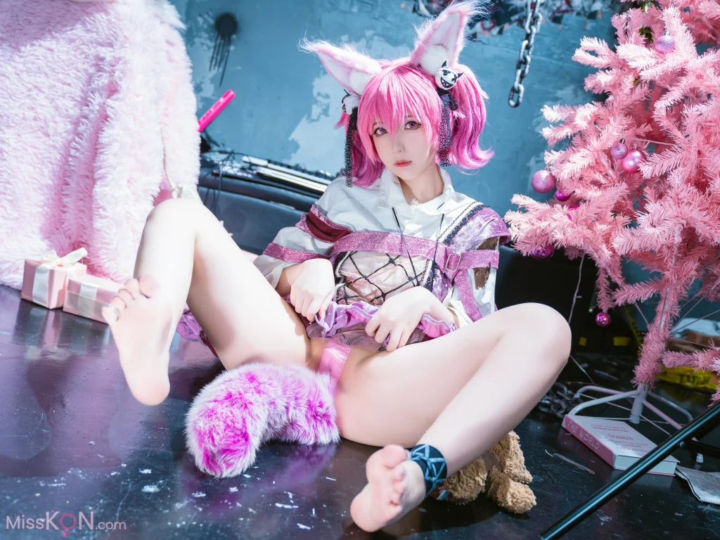 Coser@小和甜酒: 明日方舟-巫恋 (44 photos + 1 video)