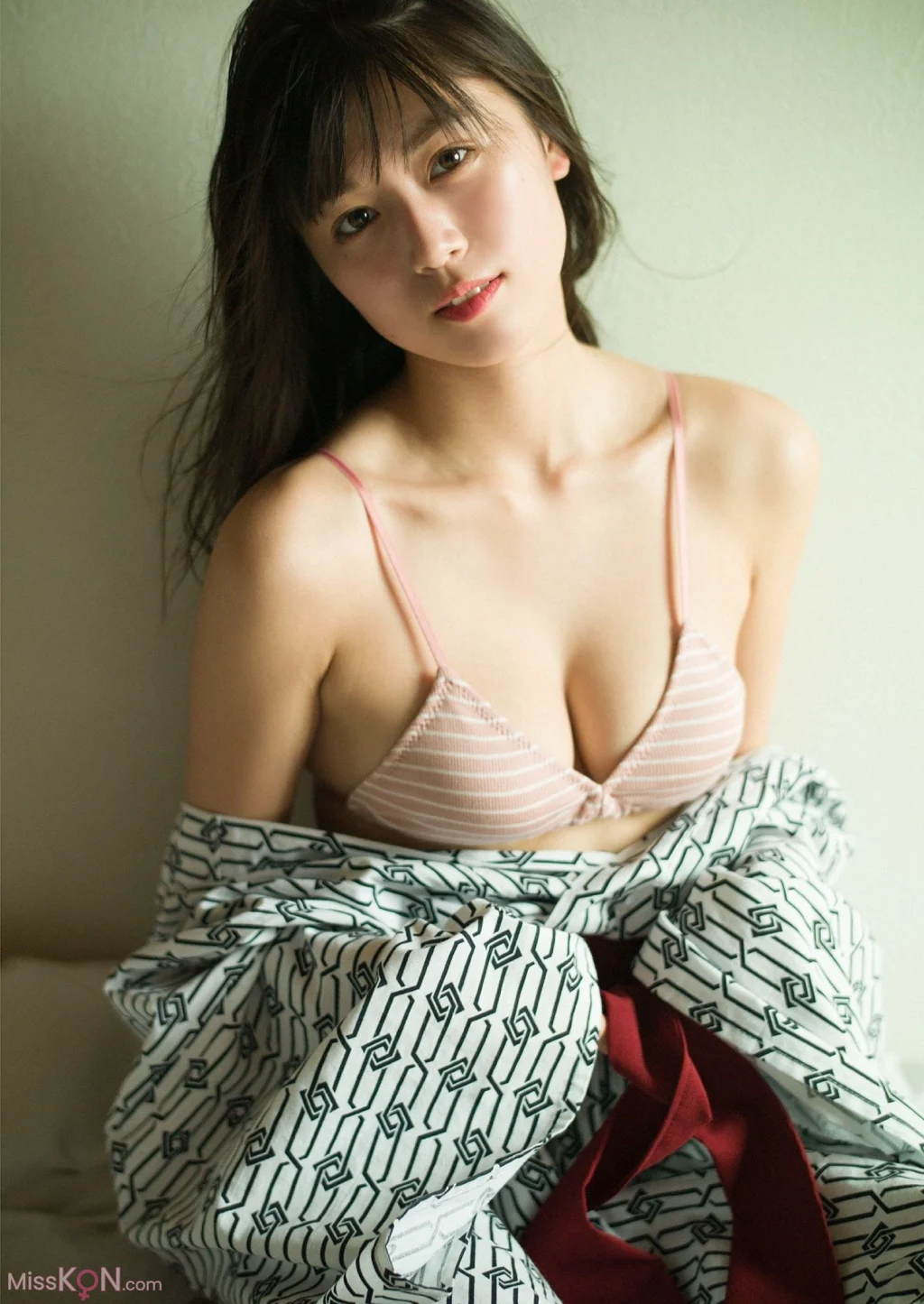 [JP] Kitamuki Miyu (北向珠夕): 【デジタル限定 YJ PHOTO BOOK】写真集「ゆざめしないうちに。」 (54 photos) – Page 2