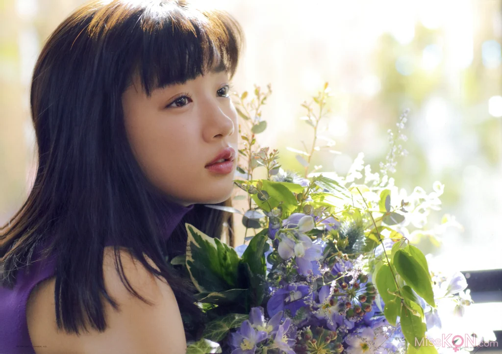 [JP] Mei Nagano (永野芽郁): PHOTO BOOK「永野芽郁 in 半分、青い。」 (94 photos)