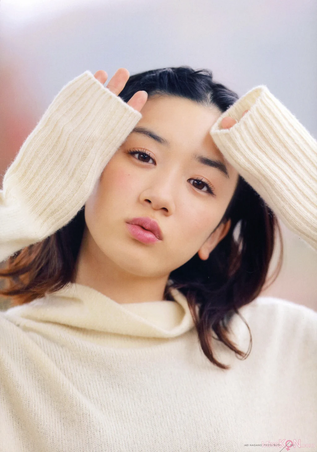 [JP] Mei Nagano (永野芽郁): PHOTO BOOK「永野芽郁 in 半分、青い。」 (94 photos)