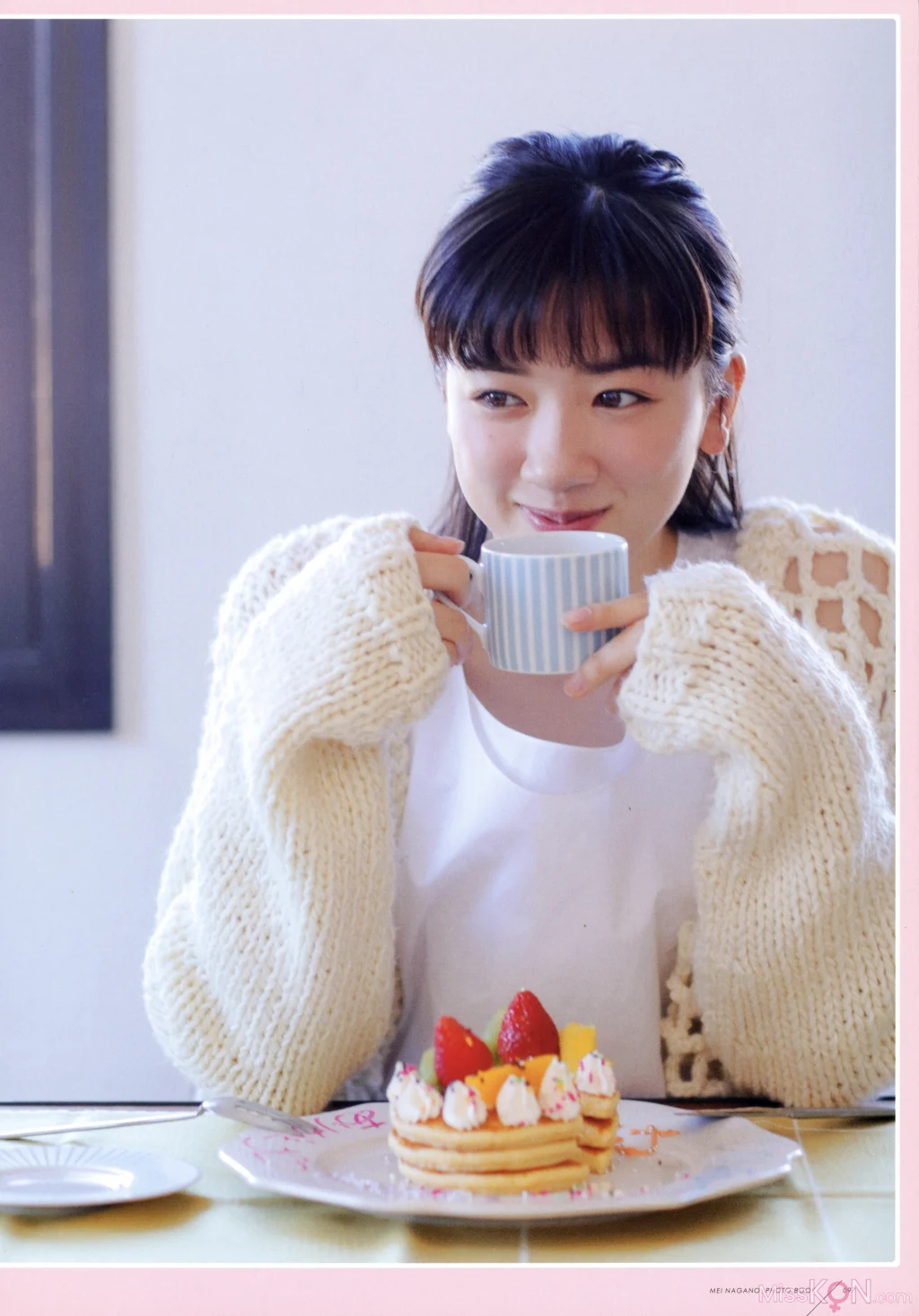 [JP] Mei Nagano (永野芽郁): PHOTO BOOK「永野芽郁 in 半分、青い。」 (94 photos)
