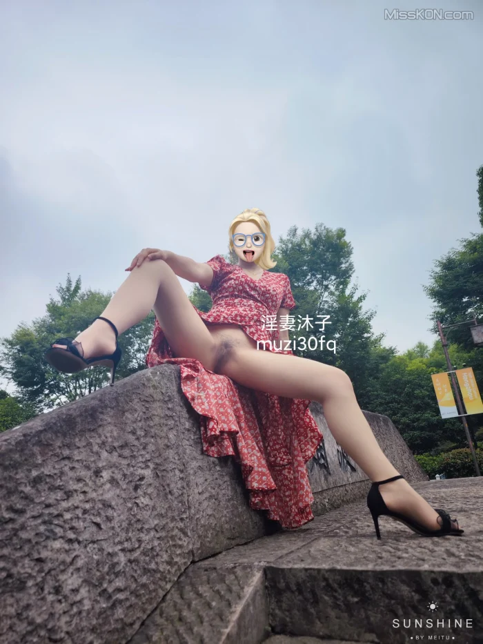 [OtherXXX] 沐子: 人前露出极品人妻 (309 photos + 98 videos)